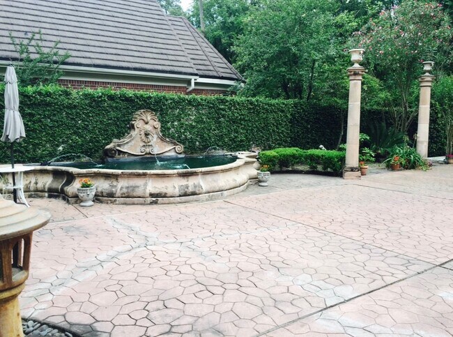 Foto del edificio - 2819 Cedar Woods Pl