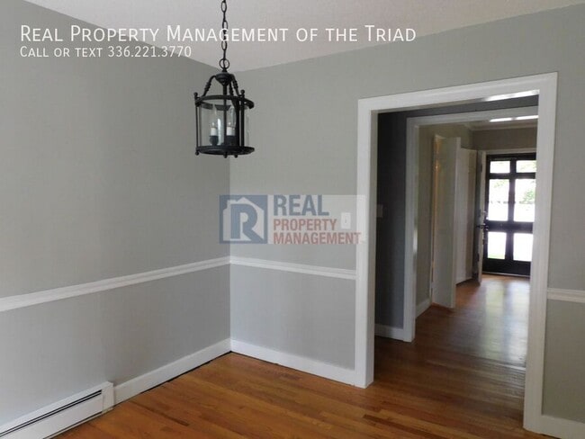 Building Photo - 204 W Newlyn St