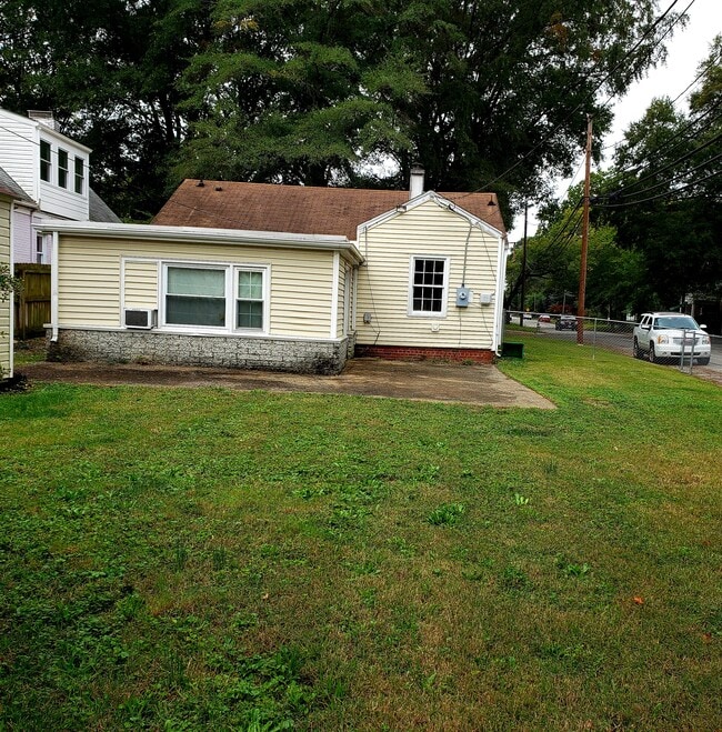 Nice, fenced yard! - 3523 Edgewood Ave