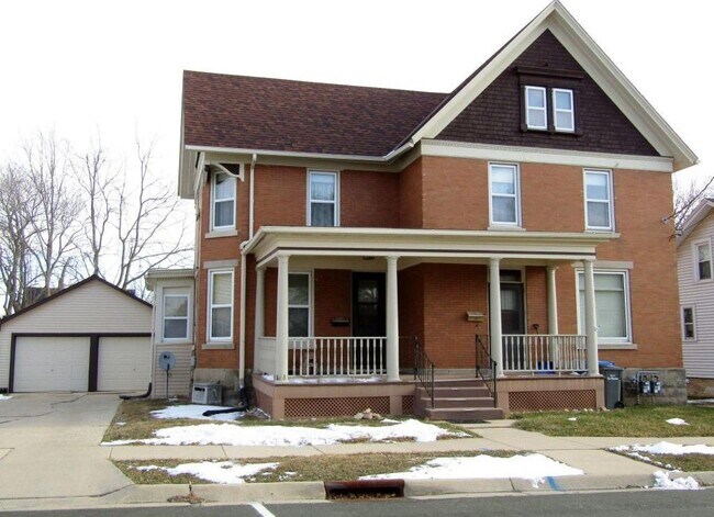 Building Photo - 914 Jones St