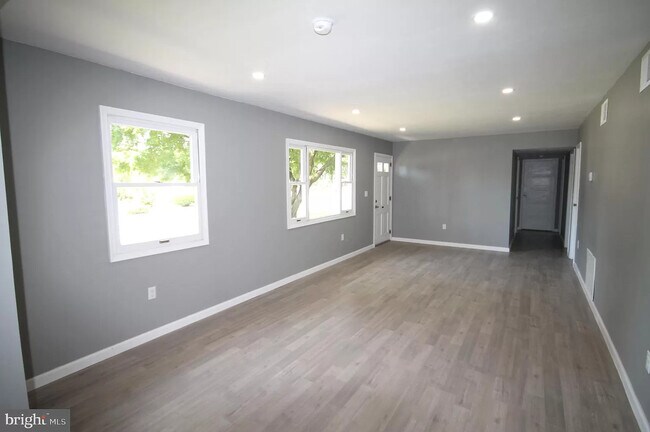Living Room - 117 Manor Rd