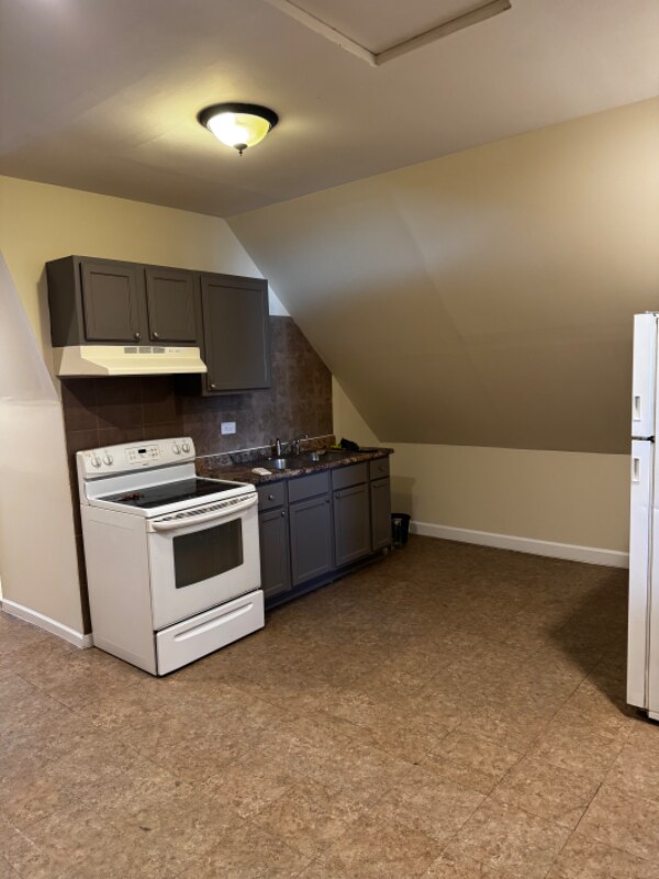 Building Photo - 5501 W Wrightwood Ave