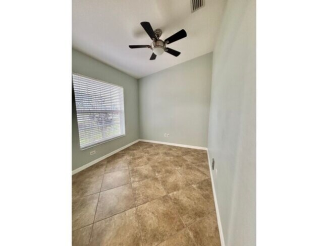 Foto del edificio - Move-In Ready! 4 Bedroom 2.5 Bath- Cape Coral Home!