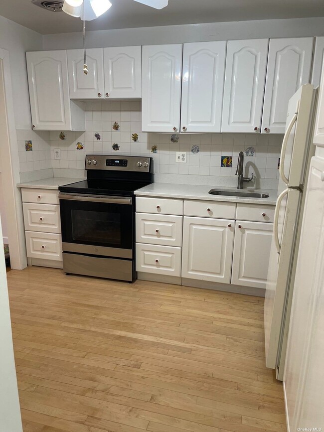 Foto del edificio - 240-42 69th Ave