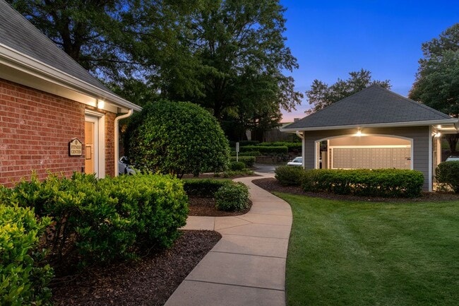 Building Photo - Avana Creekside