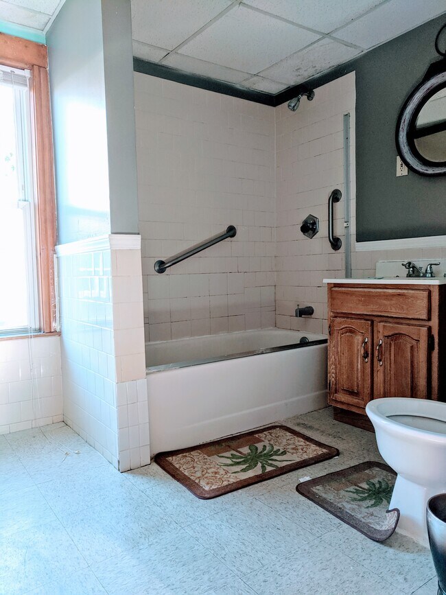 Building Photo - 63 Marshfield St