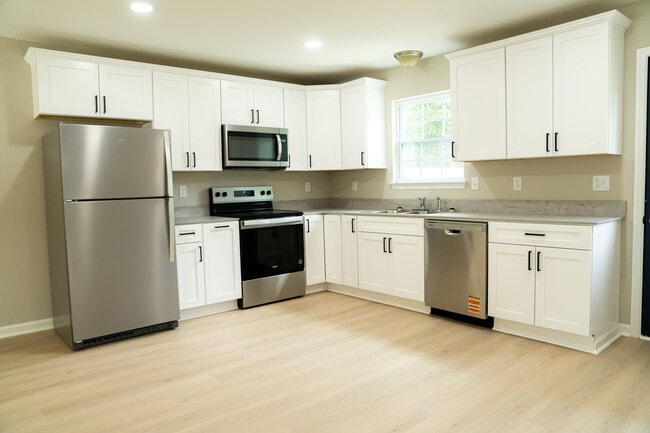 Kitchen - 805 Martin St