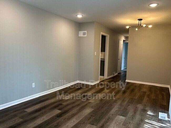 Foto del edificio - 8455 Lowell Ave