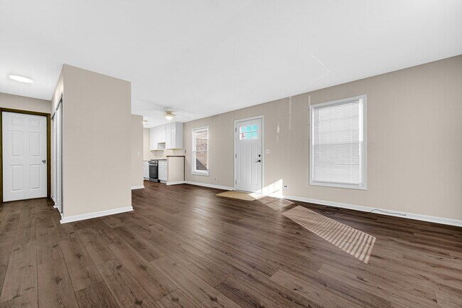 Foto del edificio - 315 Farmingdale Cir