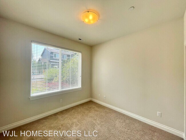Foto del edificio - 5 br, 2.5 bath House - 315 221st Place SW