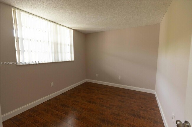 Building Photo - 9460 Poinciana Pl
