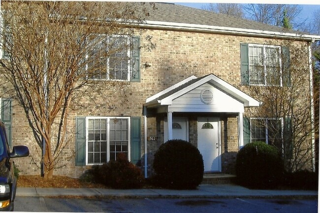 Building Photo - 959 13th St SE