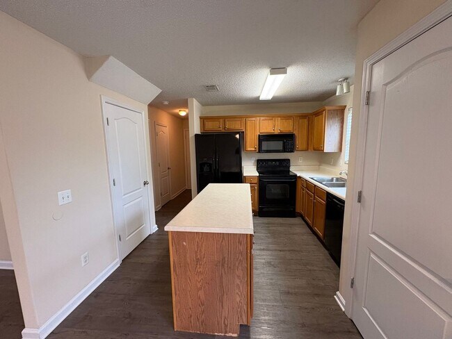 Building Photo - 137 Bridgewater Cir