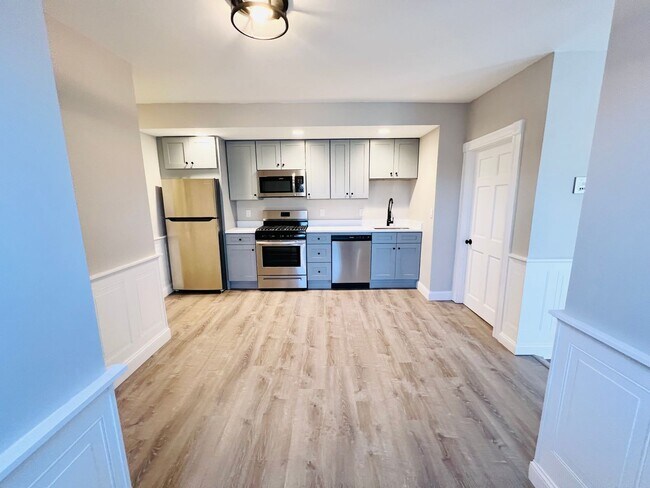 Foto del edificio - NEWLY RENOVATED 3 BEDROOM PENTHOUSE CONDO ...