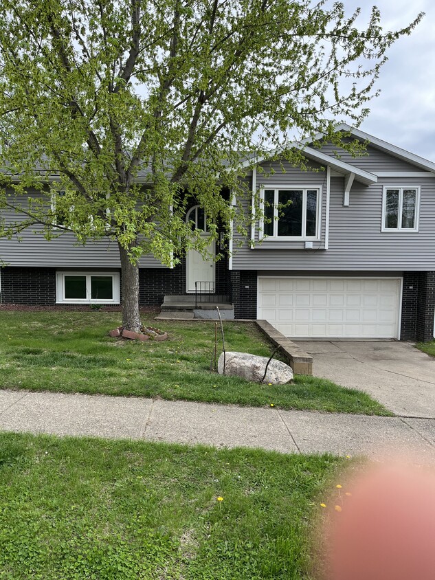 Primary Photo - 9104 Summit Dr