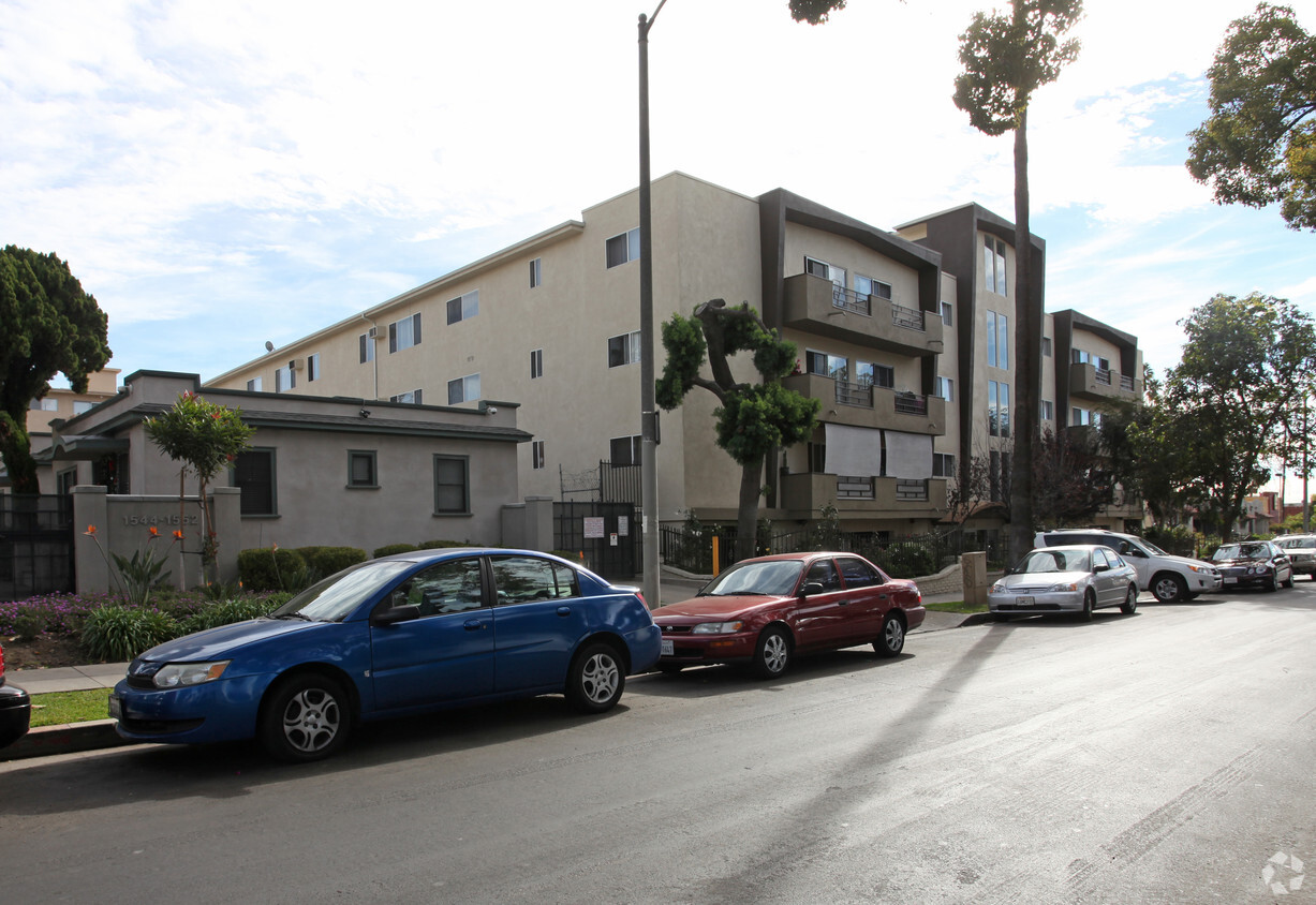 Primary Photo - Serrano Apartments