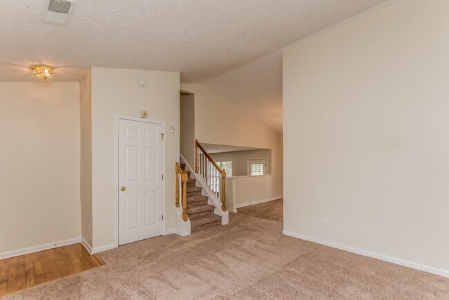 Foto del edificio - 4169 Riverbank Ct
