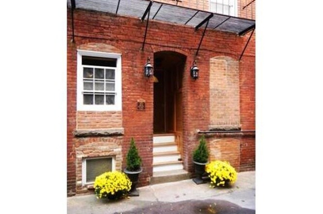 Foto principal - 10 Bartlett Pl