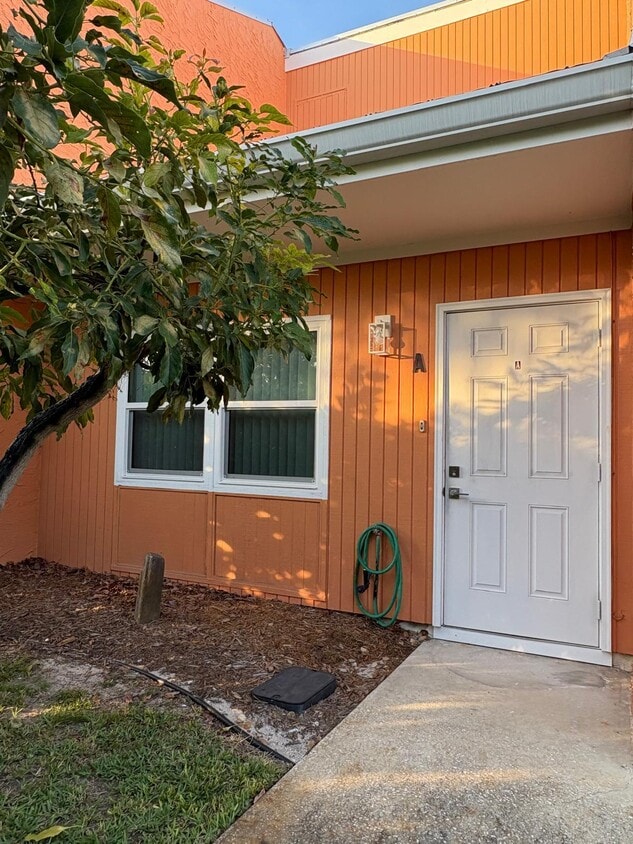 Primary Photo - 802 Shorewinds Dr