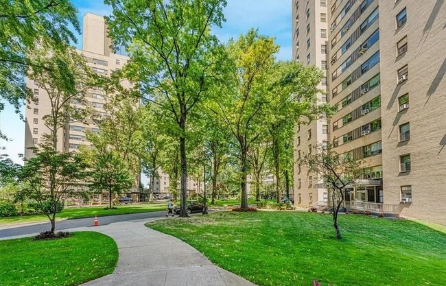 Foto del edificio - 9 Fordham Hill Oval