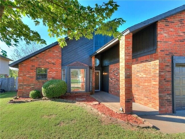 Building Photo - Moore School District, Vaulted Ceilings in...