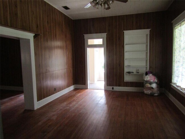 Building Photo - 312 Martha Ave