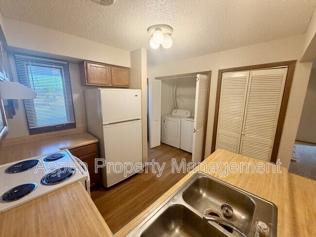 Foto del edificio - 740 Westwinds Dr