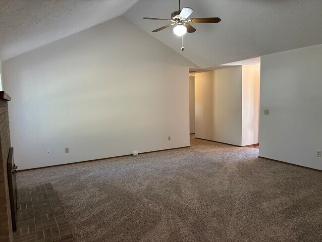 Foto del edificio - 2790 W Primrose Ln