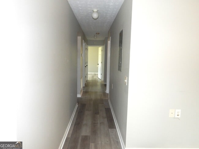 Building Photo - 403 Elm St NW