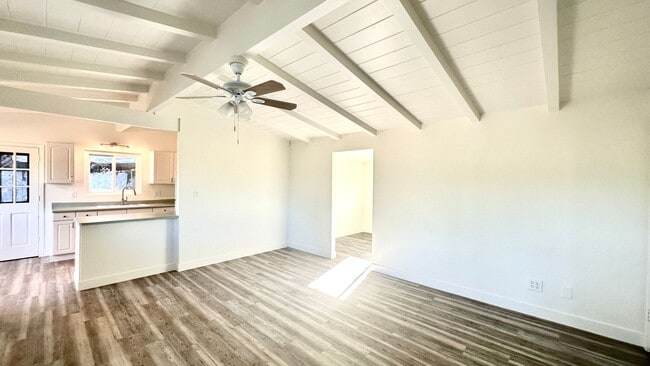 Building Photo - Remodeled 3 bd in Vista with large garage