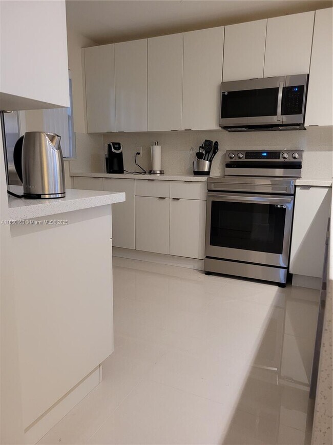 Foto del edificio - 8101 SW 24th Ct