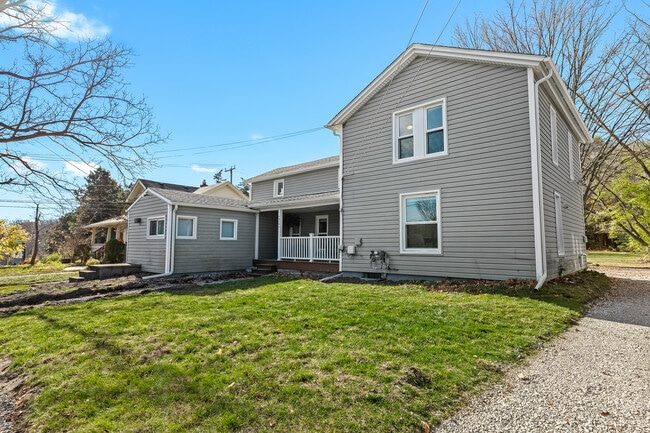 Building Photo - 15131 Northville Rd