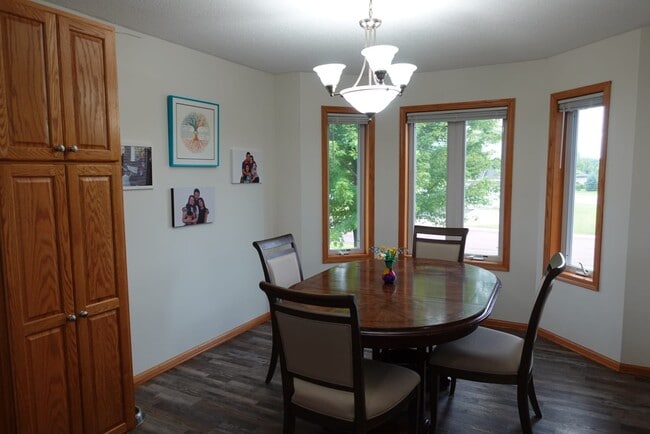Building Photo - 100 Tattler Ln