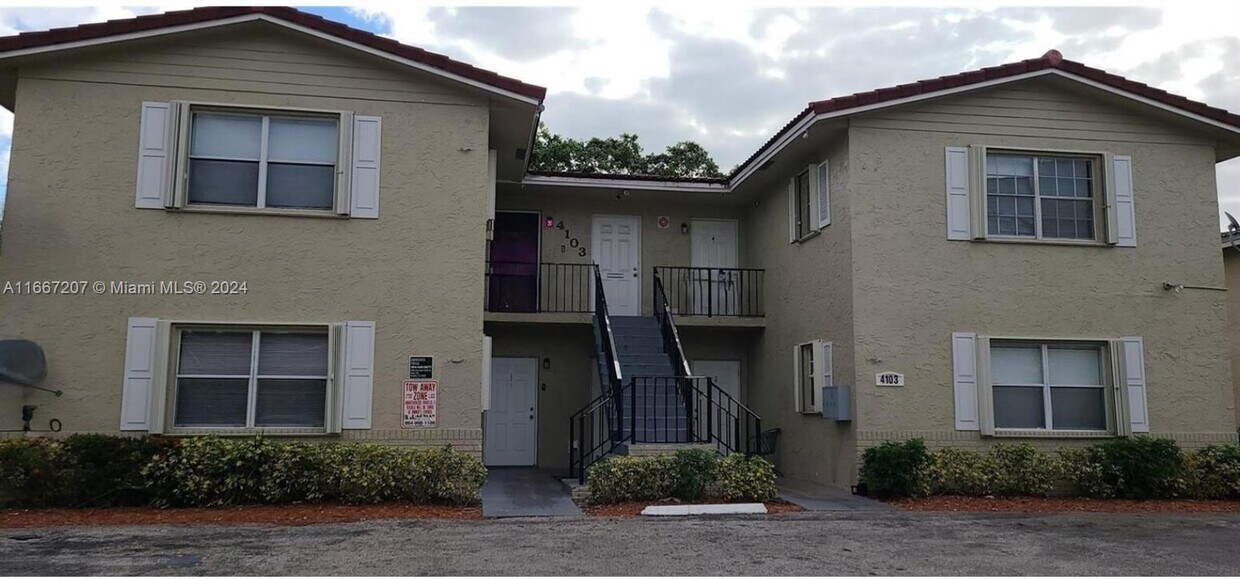 Primary Photo - 4103 Riverside Dr