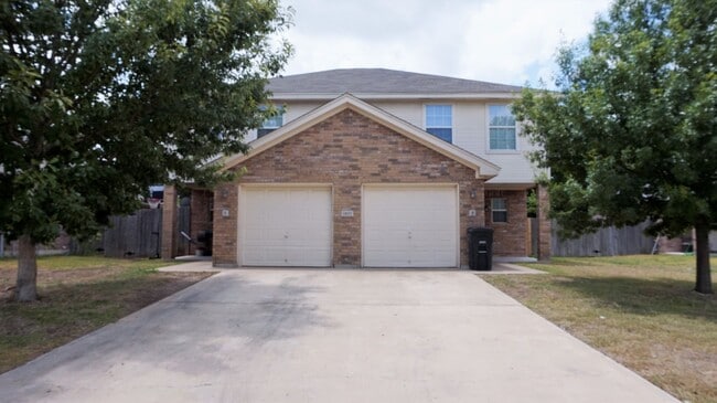 Building Photo - 1400 Chips Dr