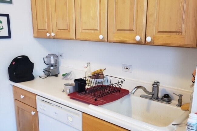 Foto del edificio - 683 W Wrightwood Ave