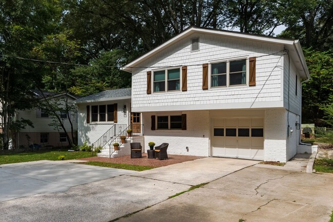 Building Photo - Home for rent in Homewood