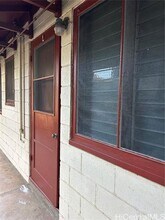 Building Photo - 842 Lukepane Ave