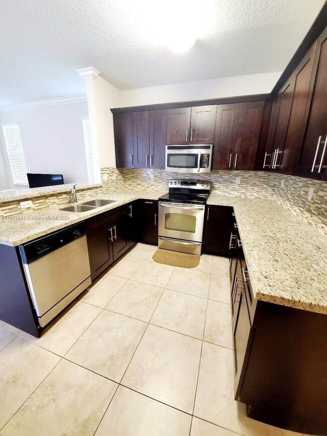 Foto del edificio - 8163 NW 115th Ct