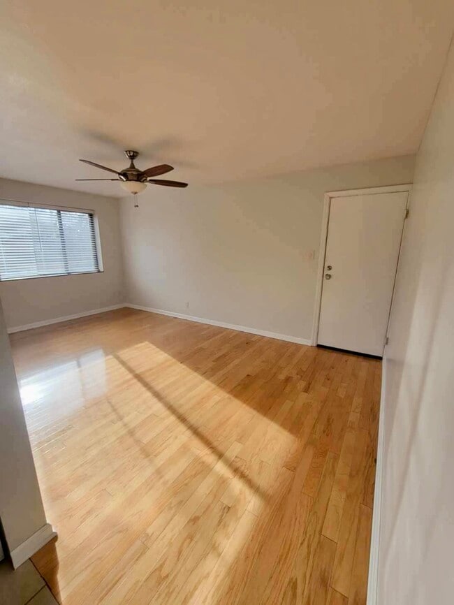 Beautiful sun-lit Living Room - 1485 McFarland Rd