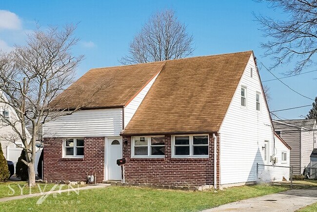 Building Photo - Everything You Need. All Right Here.