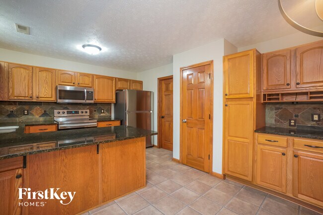 Foto del edificio - 785 Hummingbird Ln