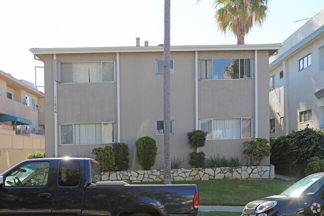 Building Photo - 11844 Mayfield Ave