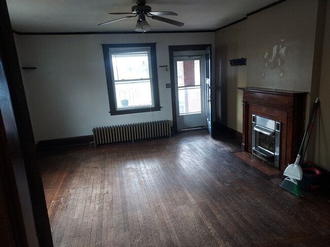 Building Photo - 143 S Spring Ave