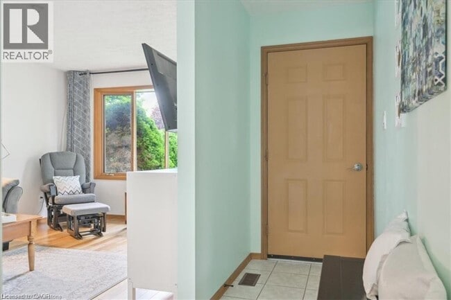 Building Photo - 47 Claycroft Crescent