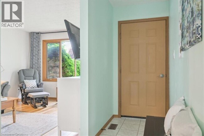 Photo du bâtiment - 47 Claycroft Crescent