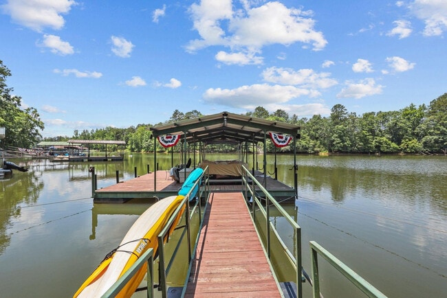 Building Photo - 204 Lake Breeze Ln