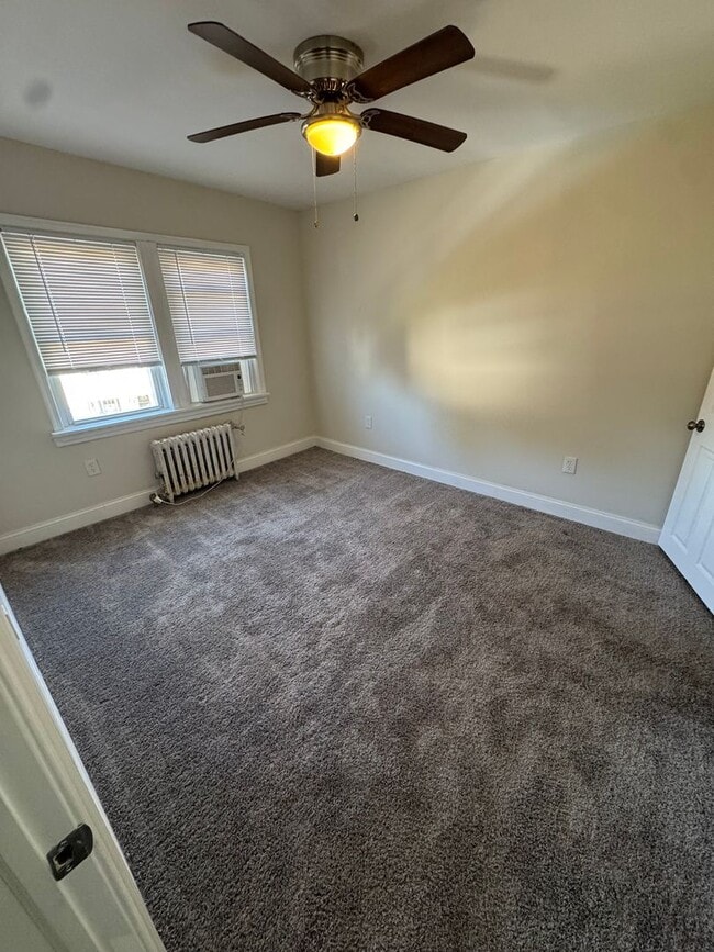 Building Photo - Now Accepting 525 Credit | Half First Month + Last Month Rent