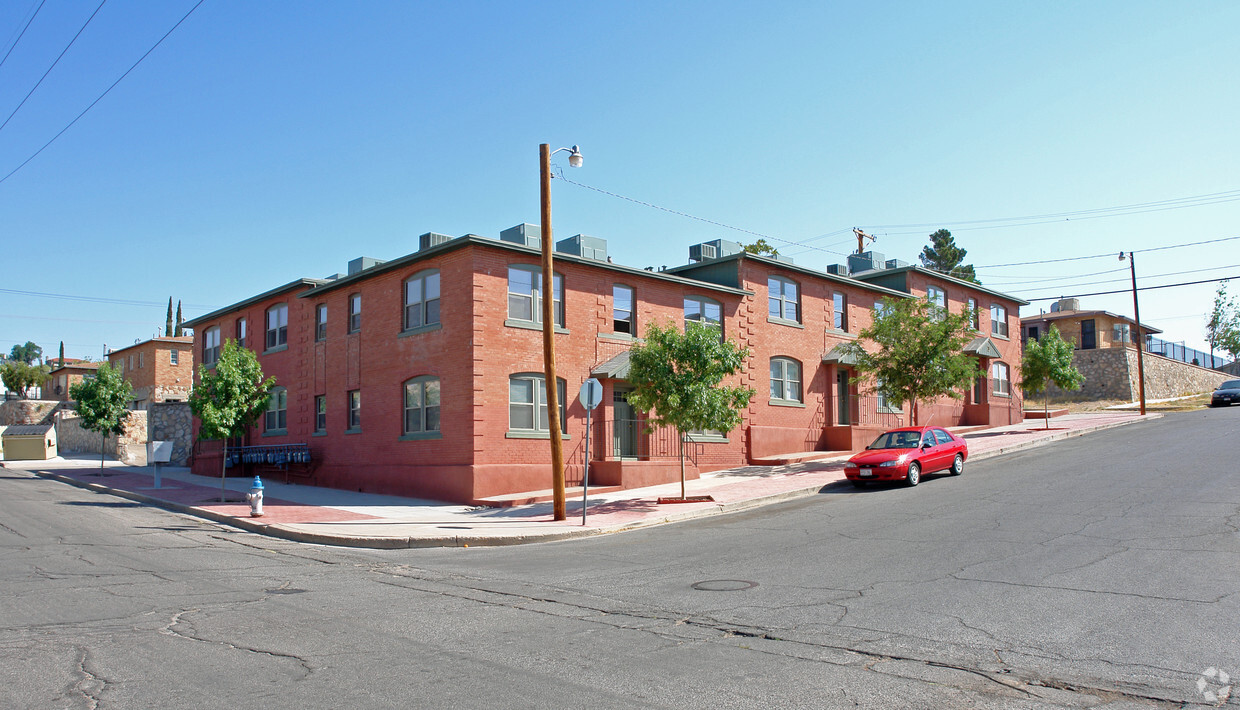 Primary Photo - 1404 N Ochoa St