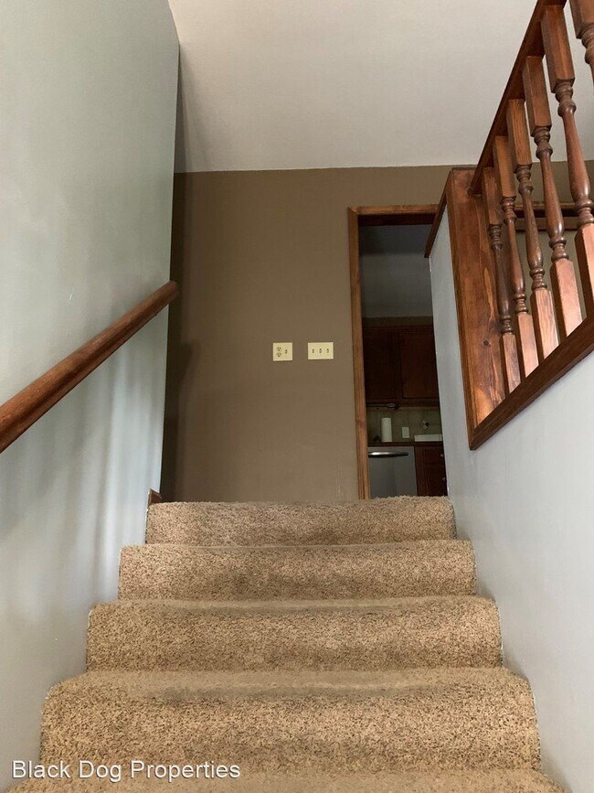 Building Photo - 3 br, 3 bath House - 705 Canyon Drive